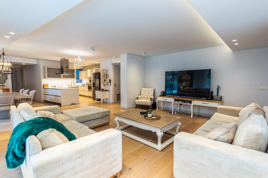 2 Bedroom Property for Sale in Sea Point Western Cape